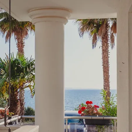 Albania Dream Beachfront アパート
